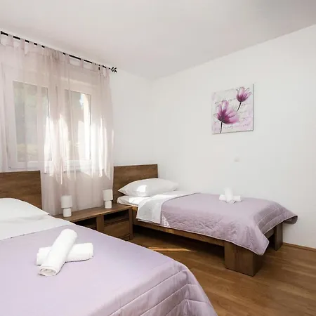 Gorgeous In Lokvicici With Wifi Holiday home *