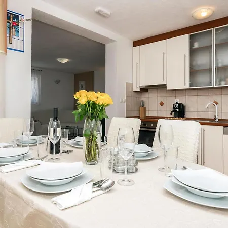 Holiday home Gorgeous In Lokvicici With Wifi *