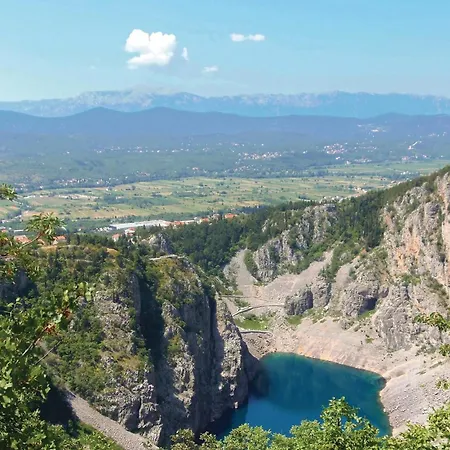 Gorgeous In Lokvicici With Wifi Holiday home